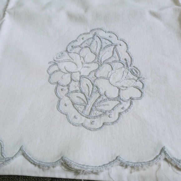 Vintage Floral Embroidered Pillowcases Scalloped Edge Set of 2 Gray & White (lb) - Picture 2 of 5